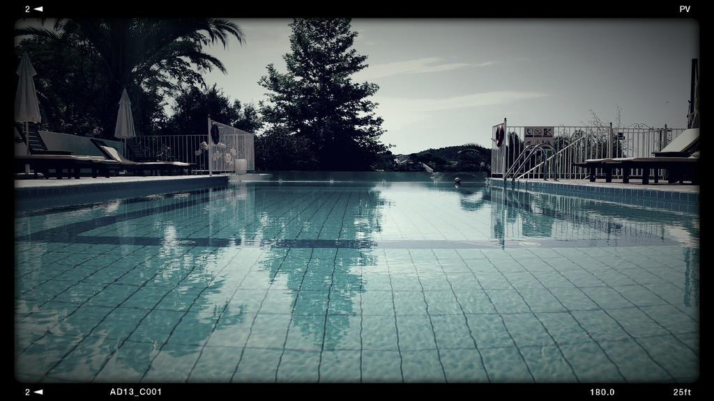Zorbas Family House Hotel Troulos Buitenkant foto