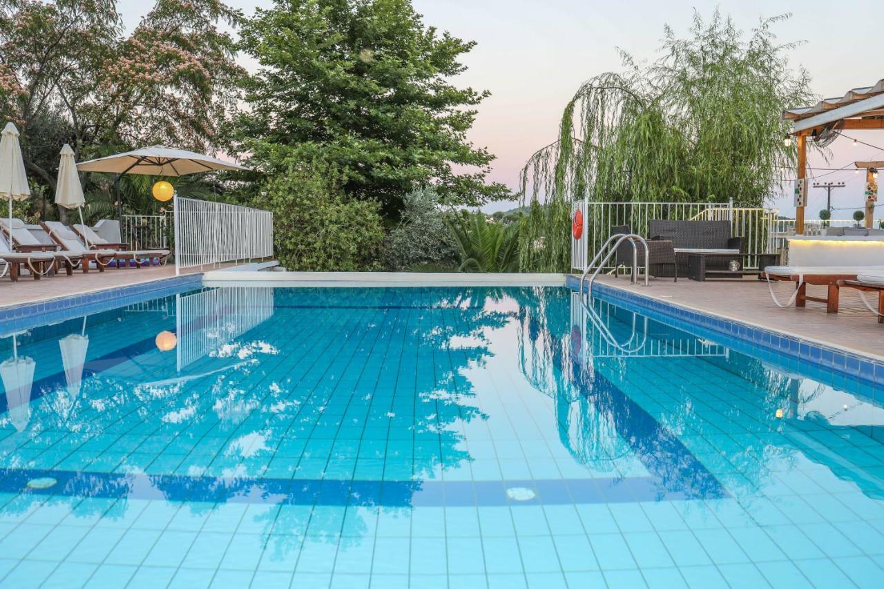 Zorbas Family House Hotel Troulos Buitenkant foto